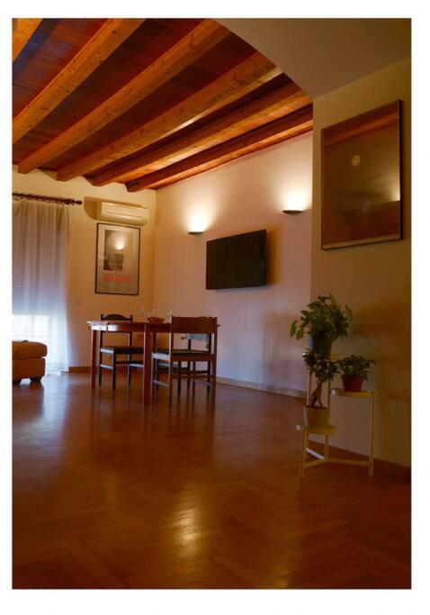 Urban House - Elegant Apartment Brera Milan Center Екстер'єр фото